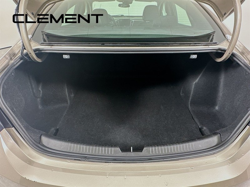 Chevrolet Malibu Vehicle Full-screen Gallery Image 11