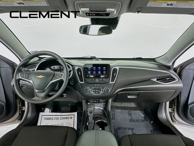 Chevrolet Malibu Vehicle Full-screen Gallery Image 12