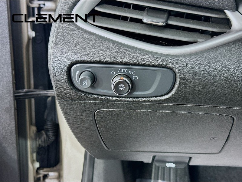 Chevrolet Malibu Vehicle Full-screen Gallery Image 14