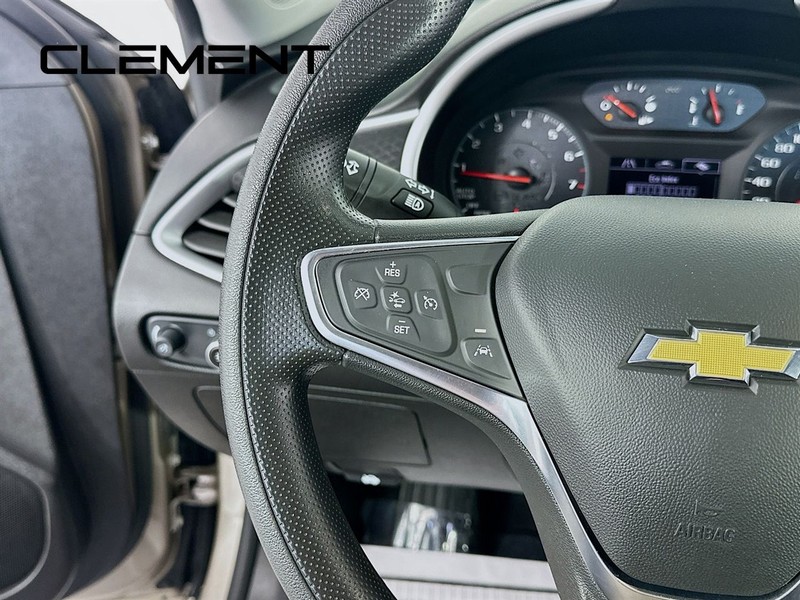 Chevrolet Malibu Vehicle Full-screen Gallery Image 16