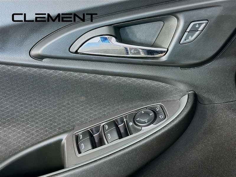 Chevrolet Malibu Vehicle Full-screen Gallery Image 26