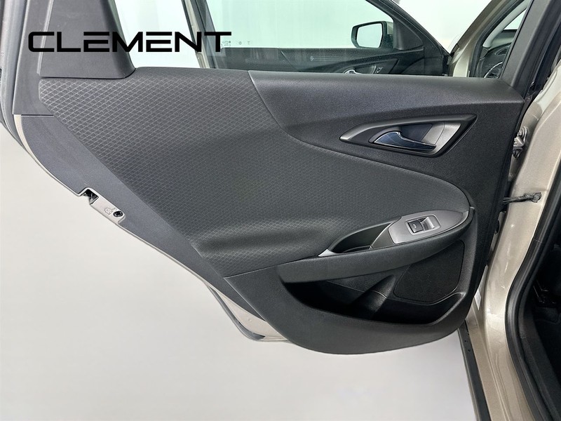 Chevrolet Malibu Vehicle Full-screen Gallery Image 30