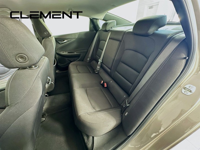 Chevrolet Malibu Vehicle Full-screen Gallery Image 31