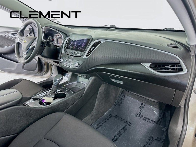 Chevrolet Malibu Vehicle Full-screen Gallery Image 33