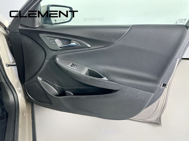 Chevrolet Malibu Vehicle Full-screen Gallery Image 34