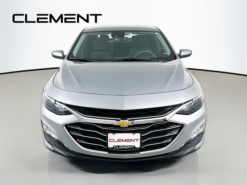 Chevrolet Malibu Vehicle Full-screen Gallery Image 3