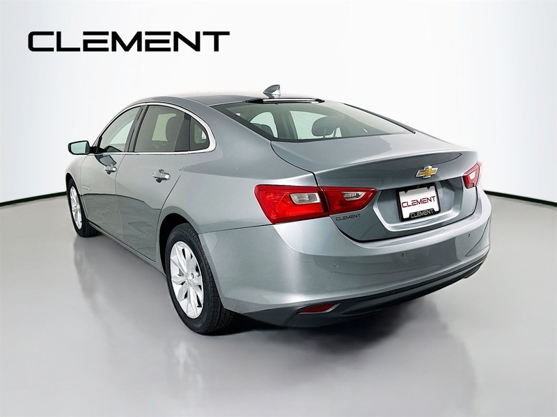 Chevrolet Malibu Vehicle Full-screen Gallery Image 10