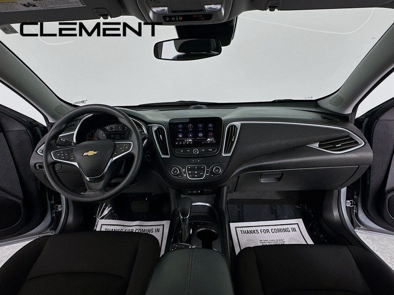 Chevrolet Malibu Vehicle Full-screen Gallery Image 12