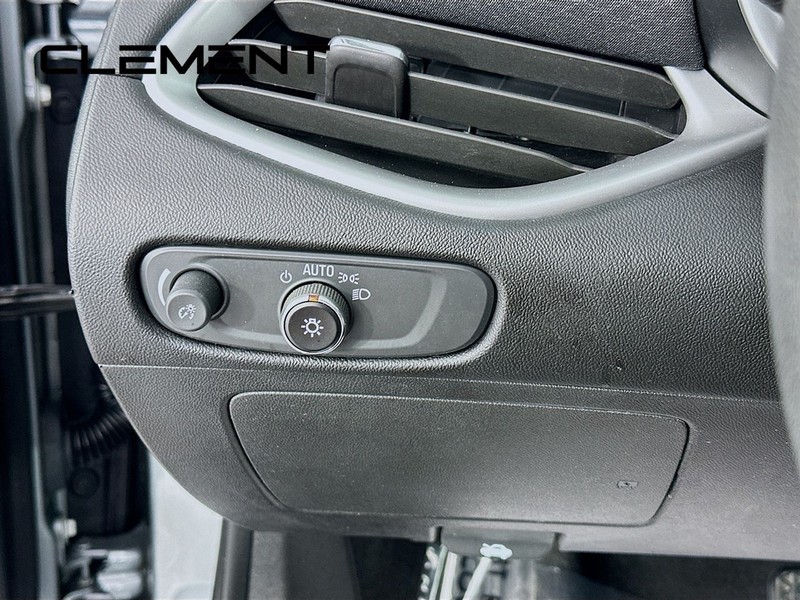 Chevrolet Malibu Vehicle Full-screen Gallery Image 14