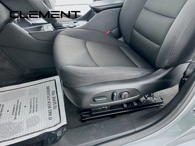 Chevrolet Malibu Vehicle Full-screen Gallery Image 28