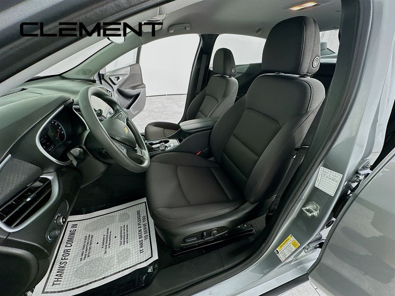 Chevrolet Malibu Vehicle Full-screen Gallery Image 29
