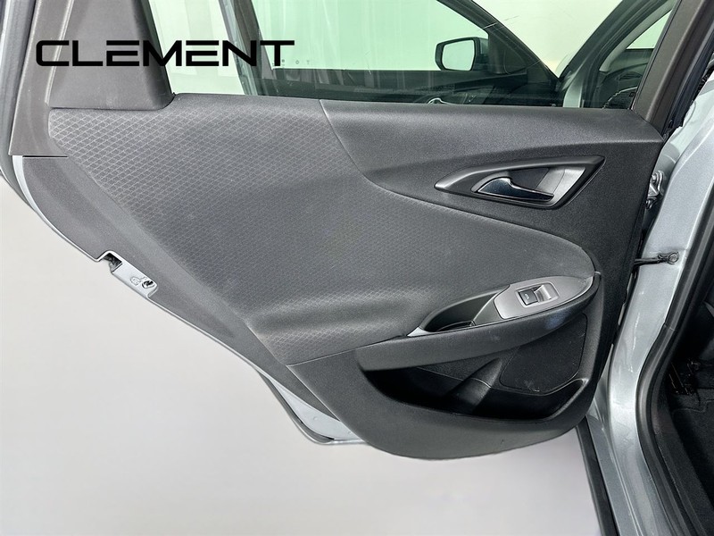Chevrolet Malibu Vehicle Full-screen Gallery Image 30