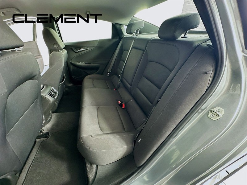 Chevrolet Malibu Vehicle Full-screen Gallery Image 31