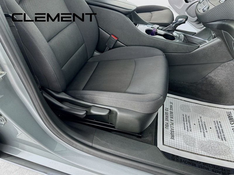 Chevrolet Malibu Vehicle Full-screen Gallery Image 32