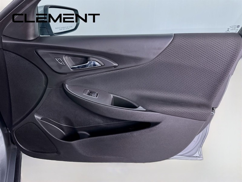 Chevrolet Malibu Vehicle Full-screen Gallery Image 34