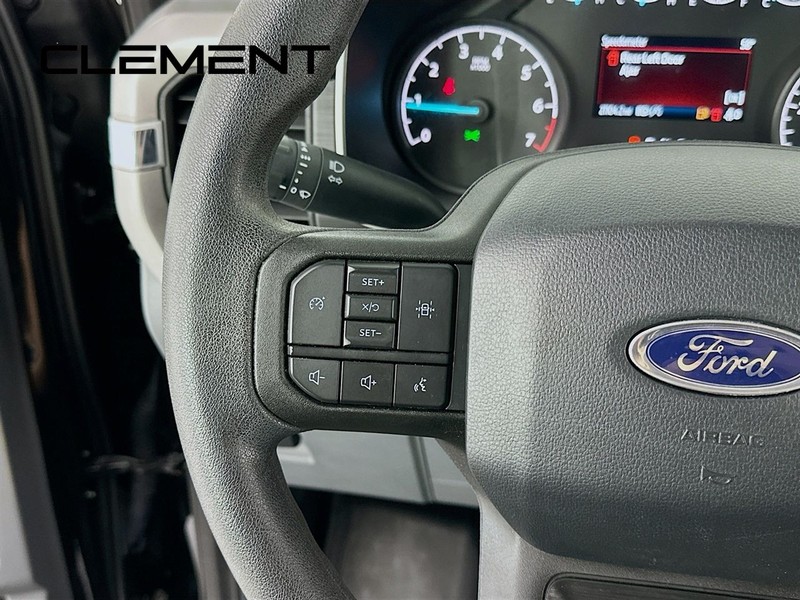 Ford F-150 Vehicle Full-screen Gallery Image 16