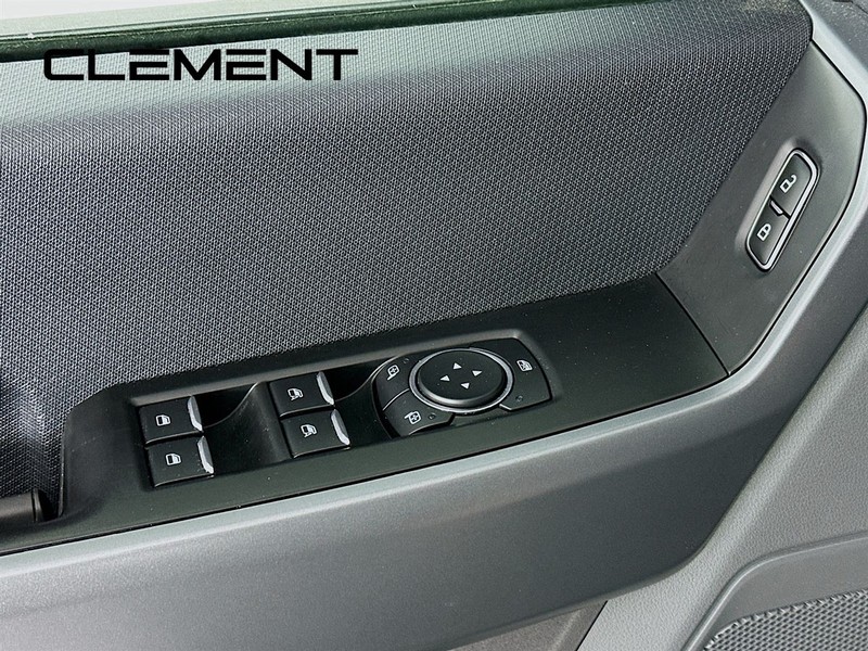 Ford F-150 Vehicle Full-screen Gallery Image 24