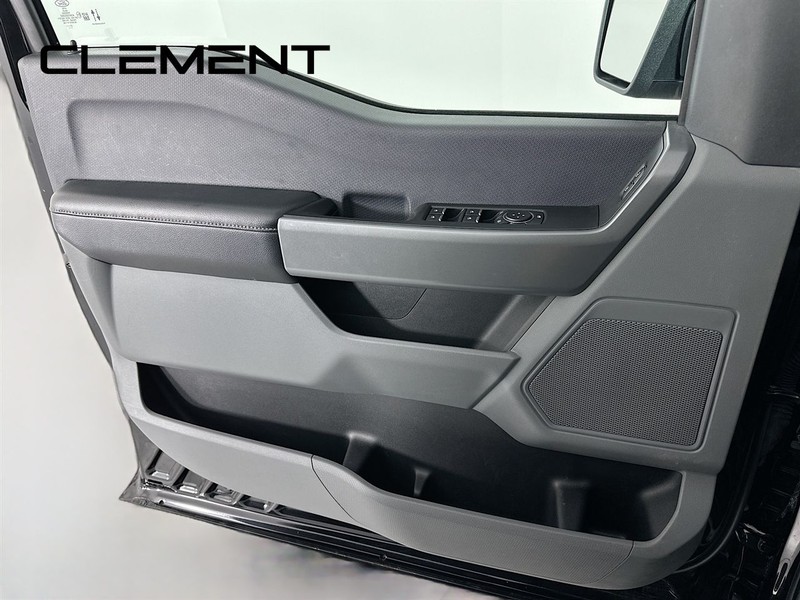 Ford F-150 Vehicle Full-screen Gallery Image 26