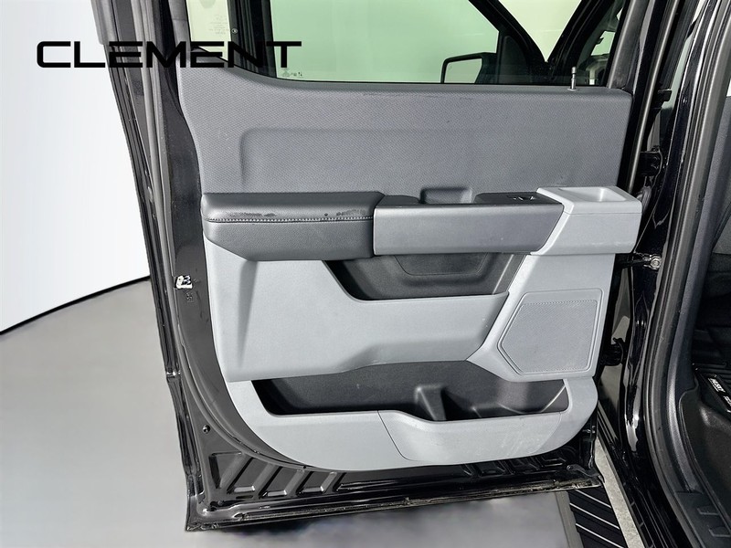 Ford F-150 Vehicle Full-screen Gallery Image 29