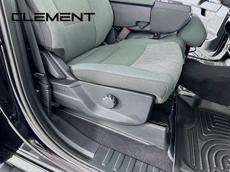 Ford F-150 Vehicle Full-screen Gallery Image 31