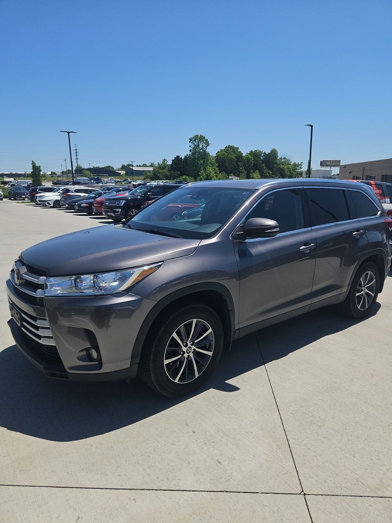 Toyota Highlander Vehicle Image 02