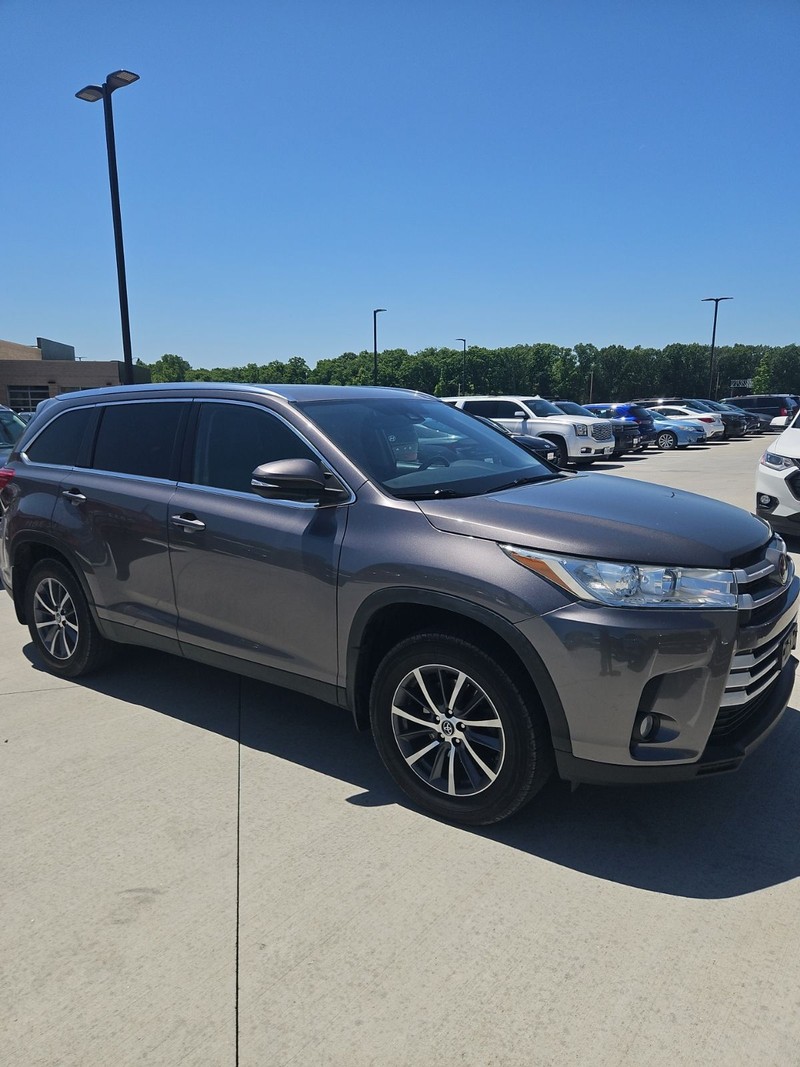 Toyota Highlander Vehicle Image 03