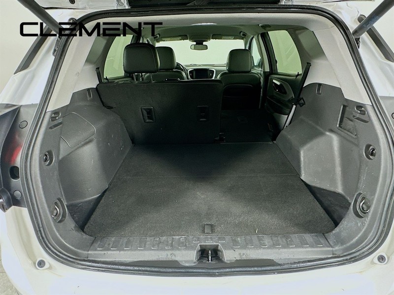 GMC Terrain Vehicle Full-screen Gallery Image 11