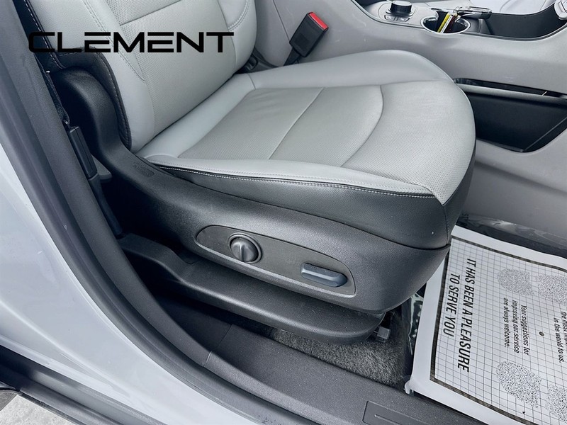 GMC Terrain Vehicle Full-screen Gallery Image 32