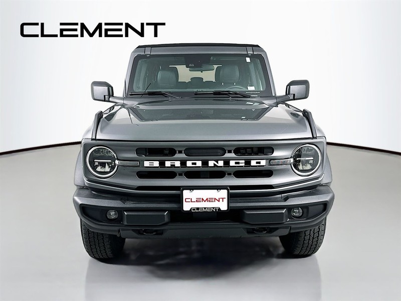 Ford Bronco Vehicle Full-screen Gallery Image 3