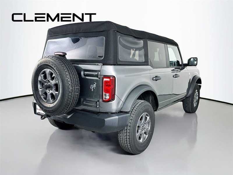 Ford Bronco Vehicle Full-screen Gallery Image 7