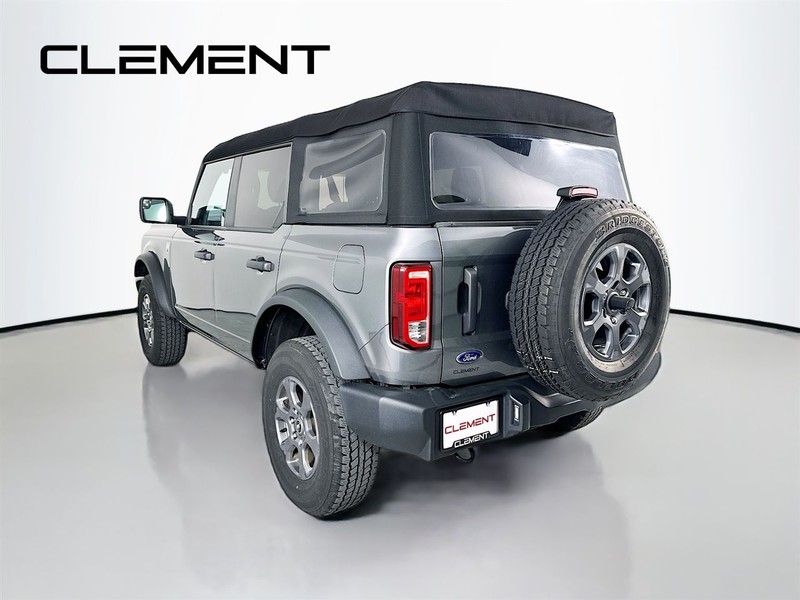 Ford Bronco Vehicle Full-screen Gallery Image 10