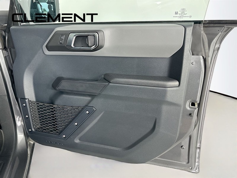 Ford Bronco Vehicle Full-screen Gallery Image 33
