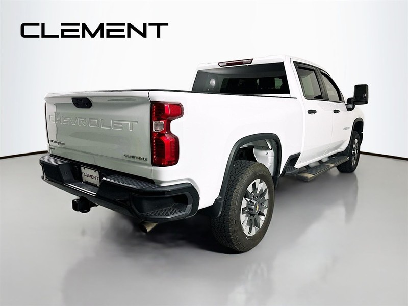 Chevrolet Silverado 2500HD Vehicle Full-screen Gallery Image 7