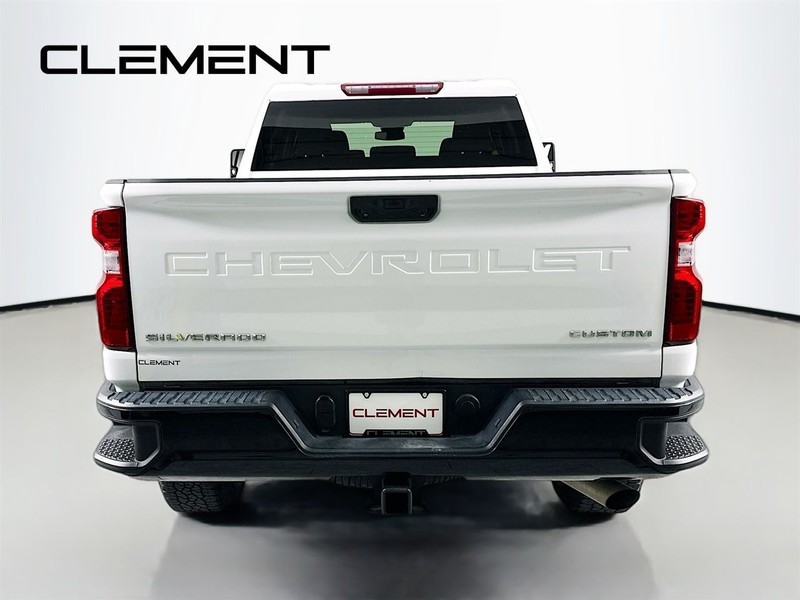 Chevrolet Silverado 2500HD Vehicle Full-screen Gallery Image 8