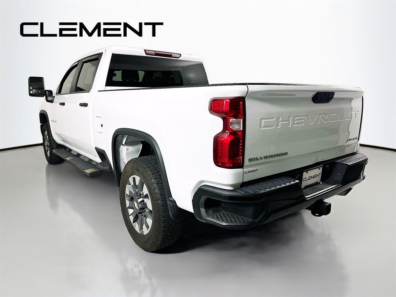 Chevrolet Silverado 2500HD Vehicle Full-screen Gallery Image 10