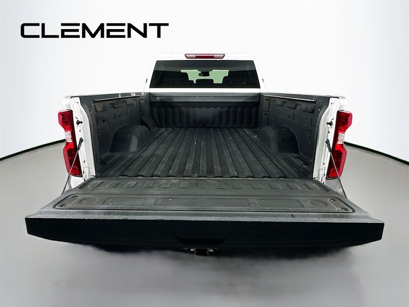 Chevrolet Silverado 2500HD Vehicle Full-screen Gallery Image 11