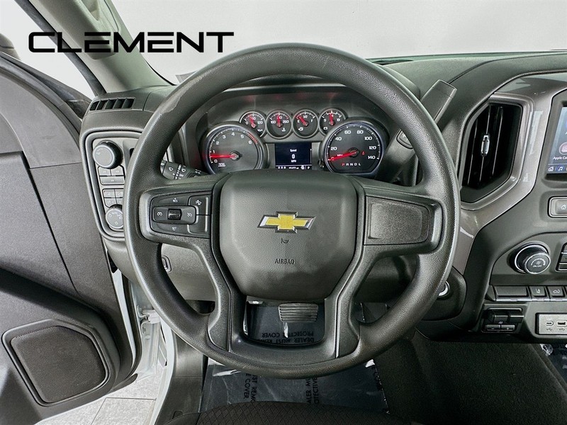 Chevrolet Silverado 2500HD Vehicle Full-screen Gallery Image 15