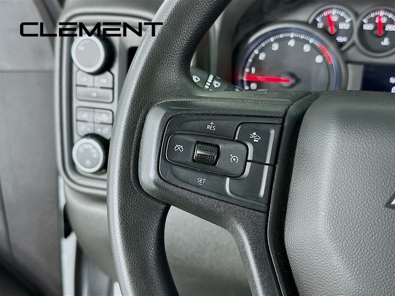 Chevrolet Silverado 2500HD Vehicle Full-screen Gallery Image 16