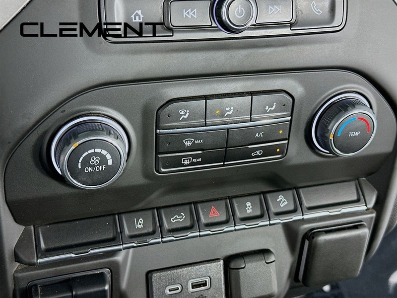 Chevrolet Silverado 2500HD Vehicle Full-screen Gallery Image 20