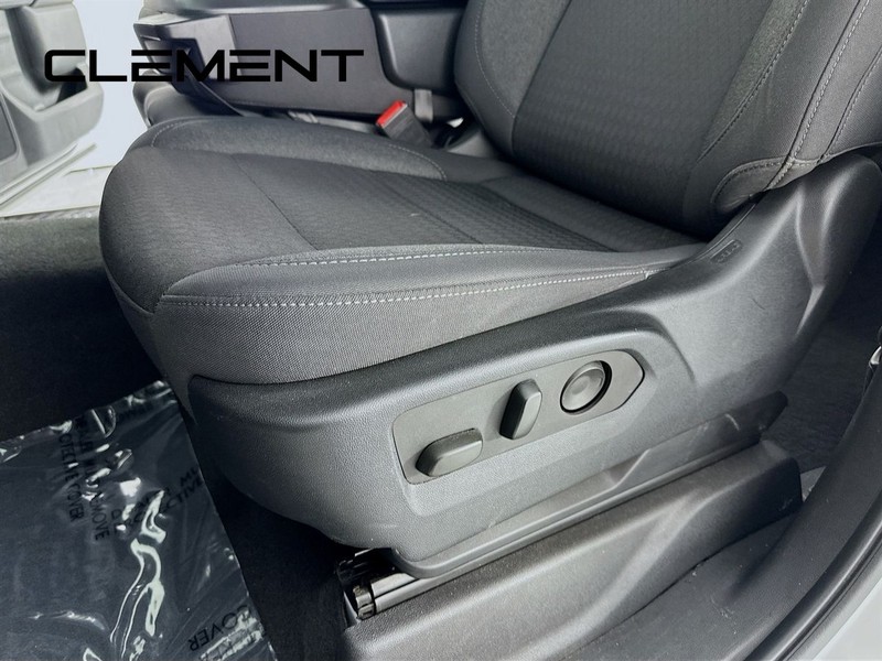 Chevrolet Silverado 2500HD Vehicle Full-screen Gallery Image 26