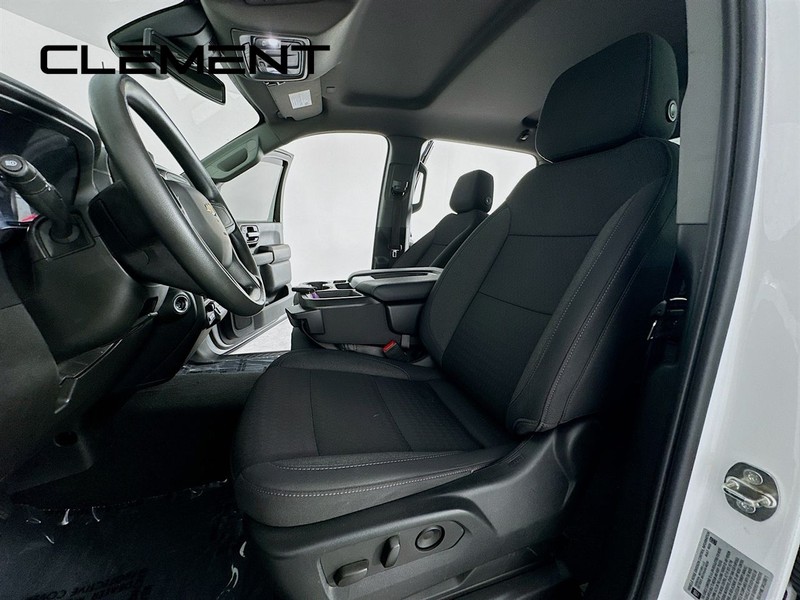 Chevrolet Silverado 2500HD Vehicle Full-screen Gallery Image 27