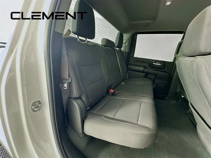 Chevrolet Silverado 2500HD Vehicle Full-screen Gallery Image 29