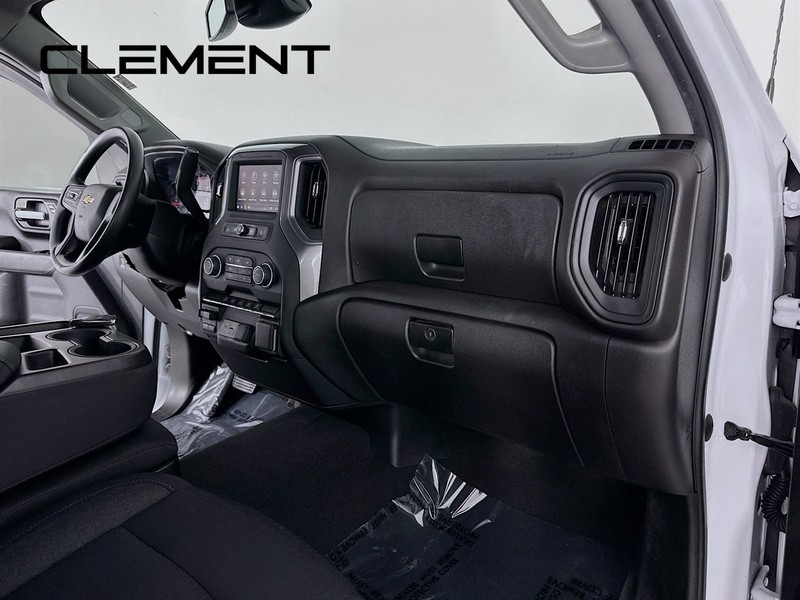 Chevrolet Silverado 2500HD Vehicle Full-screen Gallery Image 30