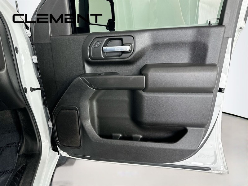 Chevrolet Silverado 2500HD Vehicle Full-screen Gallery Image 31