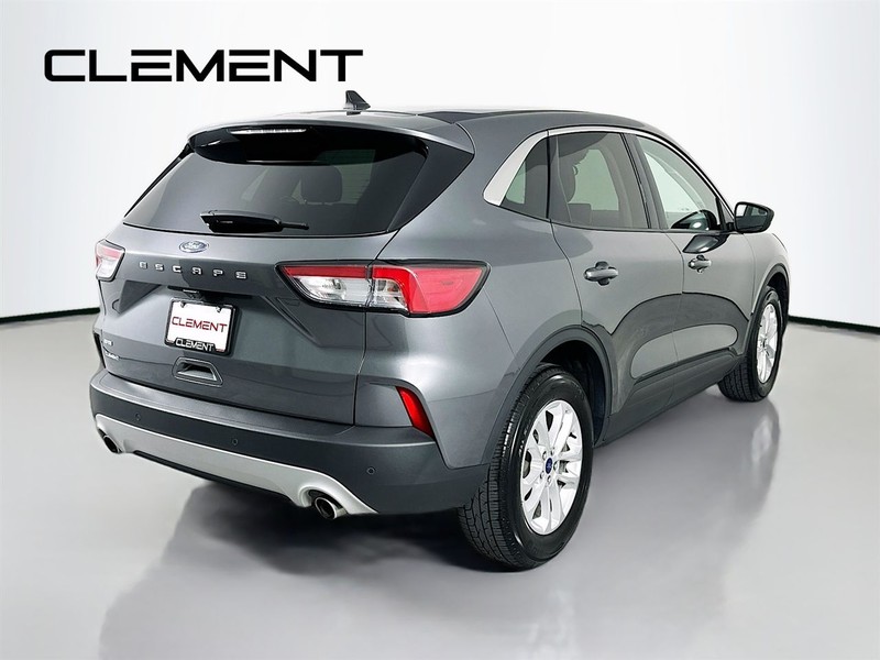 Ford Escape Vehicle Full-screen Gallery Image 7
