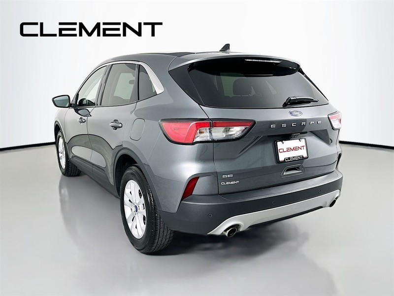 Ford Escape Vehicle Full-screen Gallery Image 10
