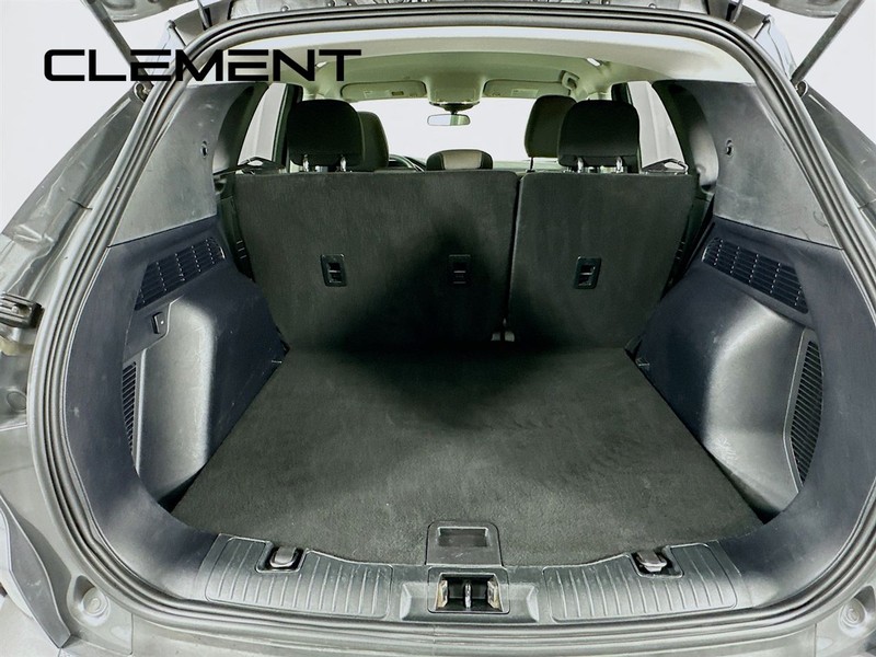 Ford Escape Vehicle Full-screen Gallery Image 11