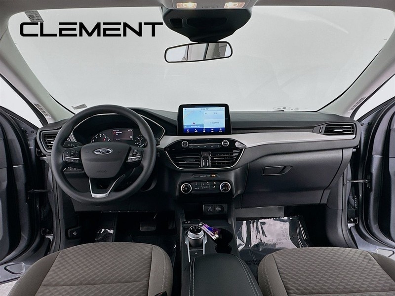 Ford Escape Vehicle Full-screen Gallery Image 12