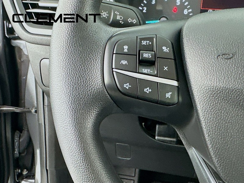Ford Escape Vehicle Full-screen Gallery Image 16