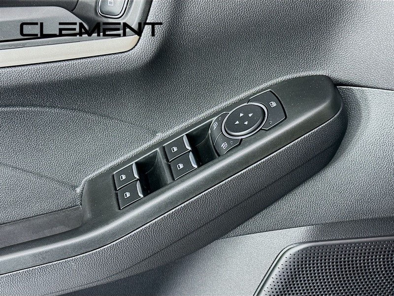 Ford Escape Vehicle Full-screen Gallery Image 24